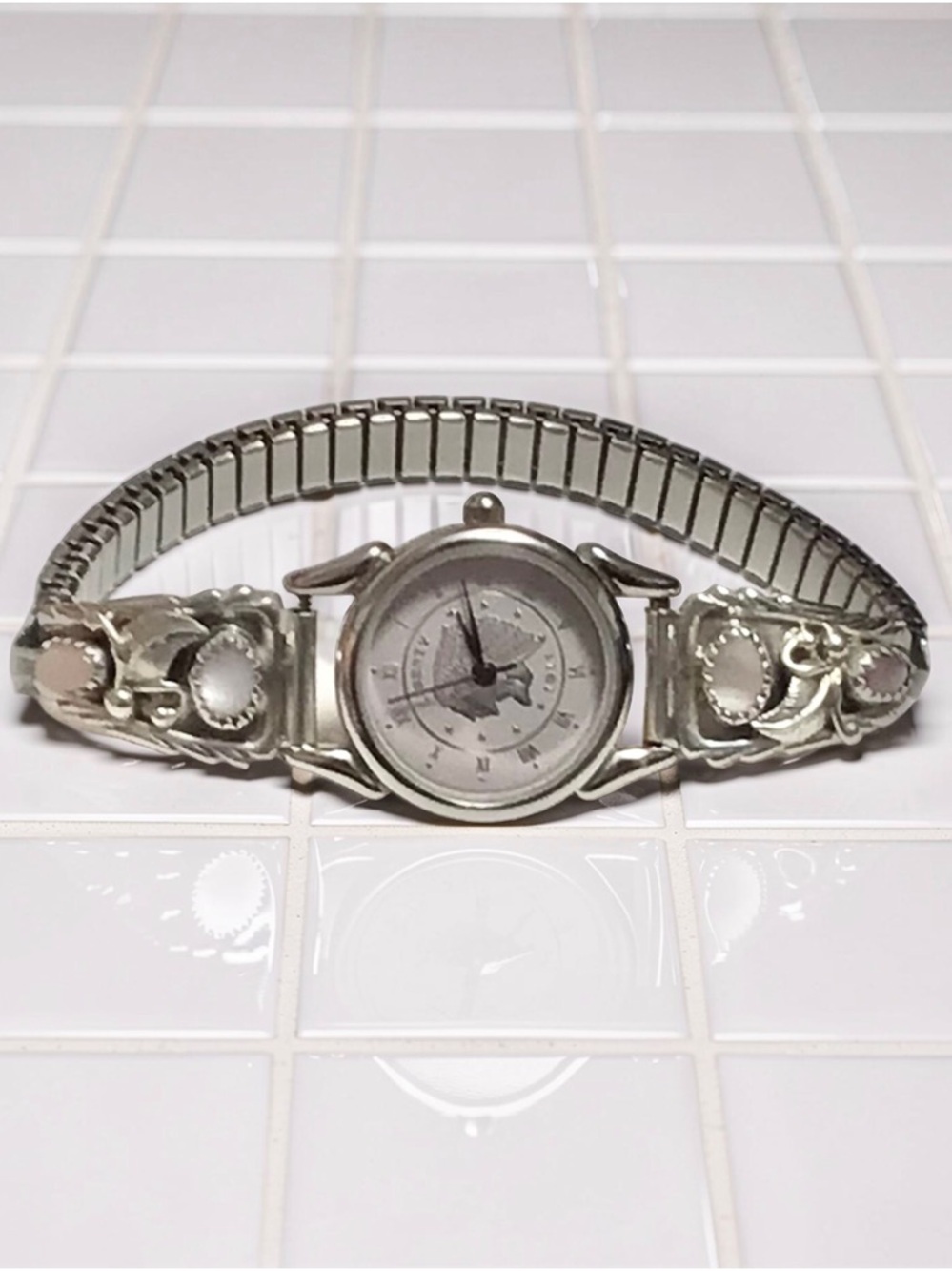 Sterling Silver Mother-of-Pearl Native-American Tips Indian Head Watch. - Picture 8 of 13